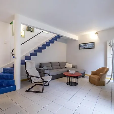 Les Volets Bleus T3 De 80 M2 Patio Privatif Apartman