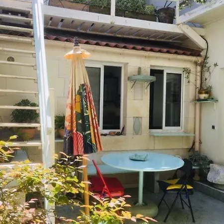 Les Volets Bleus T3 De 80 M2 Patio Privatif アパート