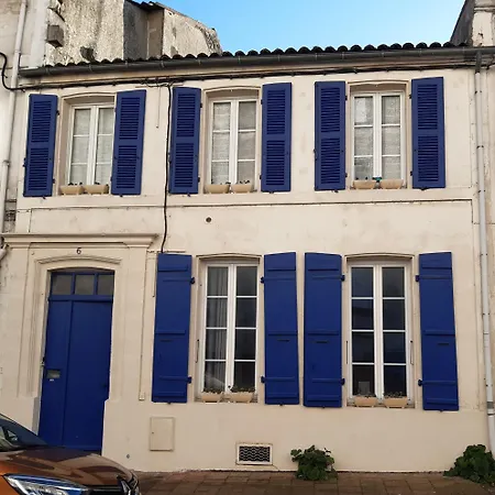 Les Volets Bleus T3 De 80 M2 Patio Privatif アパート ロシュフォール